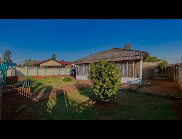 3 BEDROOM HOUSE FOR SALE IN CROSBY